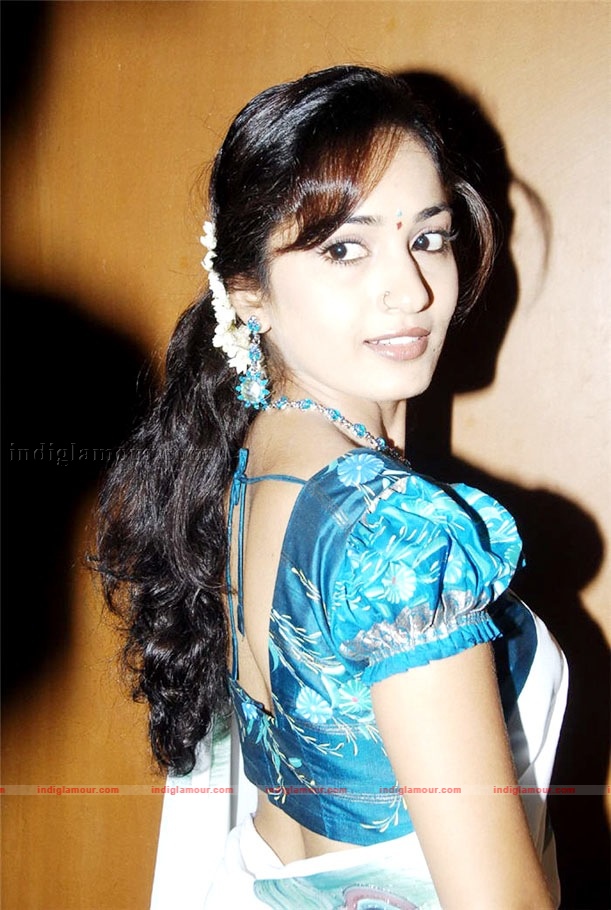 Madhavi Latha Actress hd photo