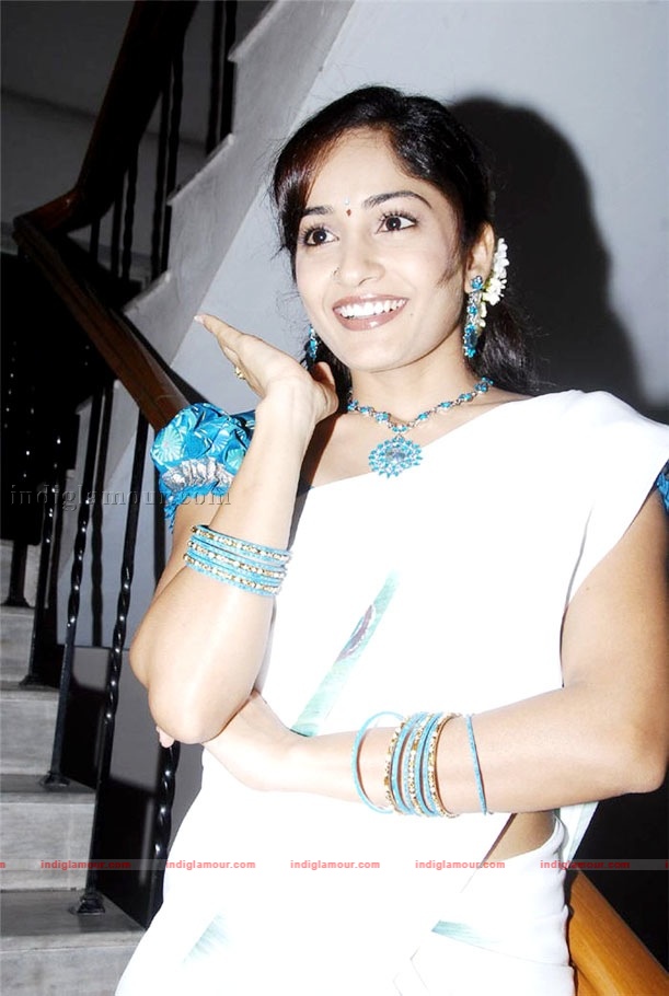 Madhavi Latha Actress hd photo