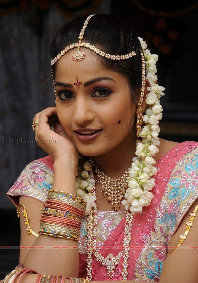 Madhavi Latha Actress hd photo