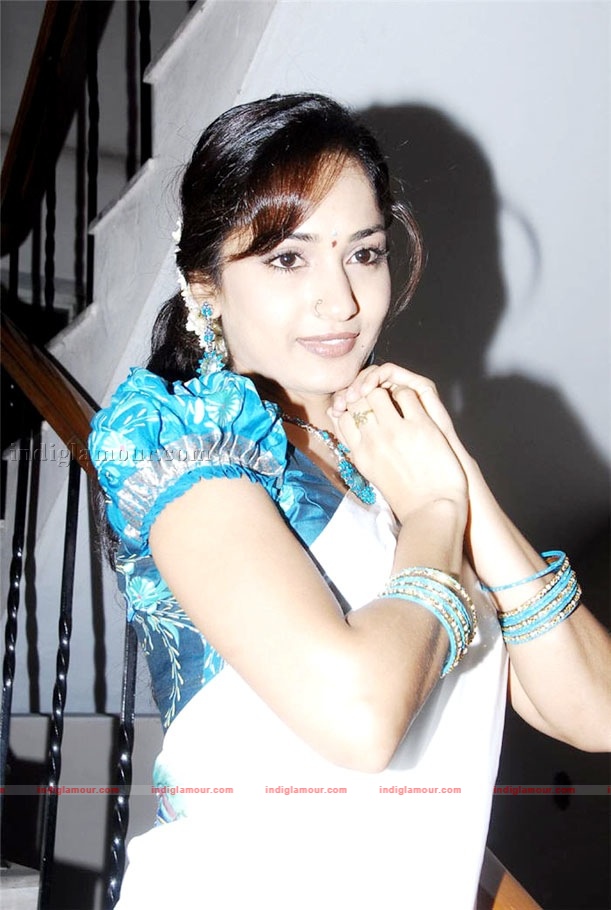 Madhavi Latha Actress hd photo