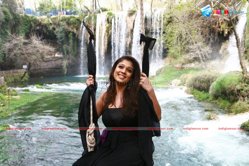 Nayantara in Black Actress hd photo
