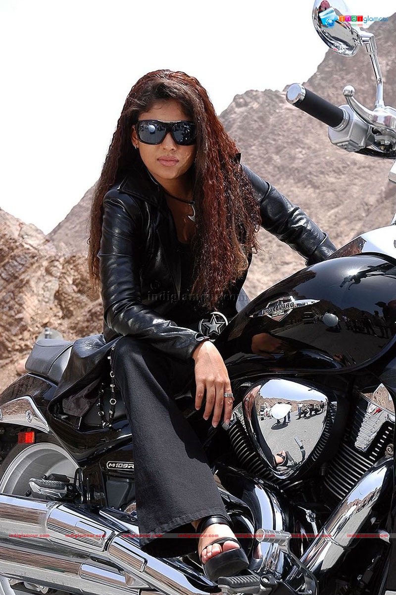 Nayantara in Black Actress hd photo