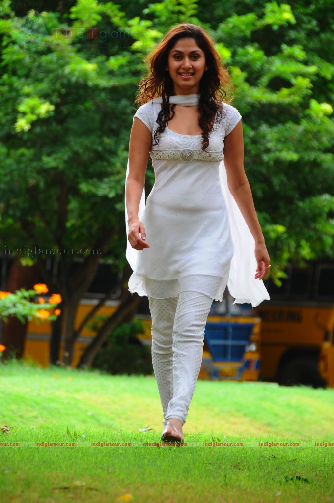 Manjari Fadnis Actress hd photo