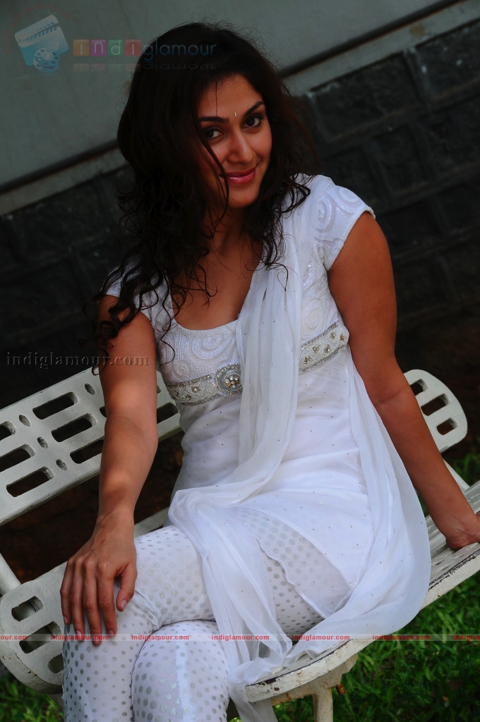 Manjari Fadnis Actress hd photo