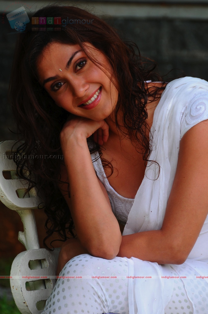 Manjari Fadnis Actress hd photo