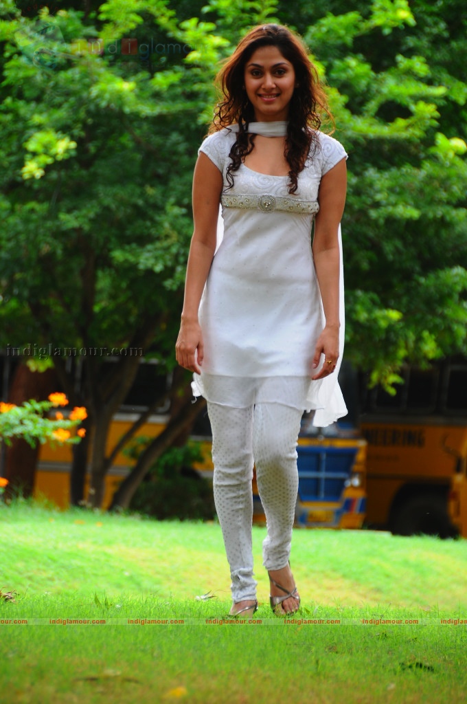 Manjari Fadnis Actress hd photo