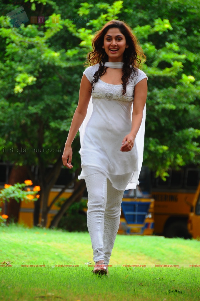 Manjari Fadnis Actress hd photo