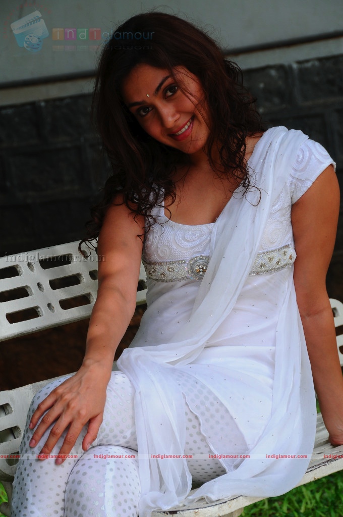 Manjari Fadnis Actress hd photo