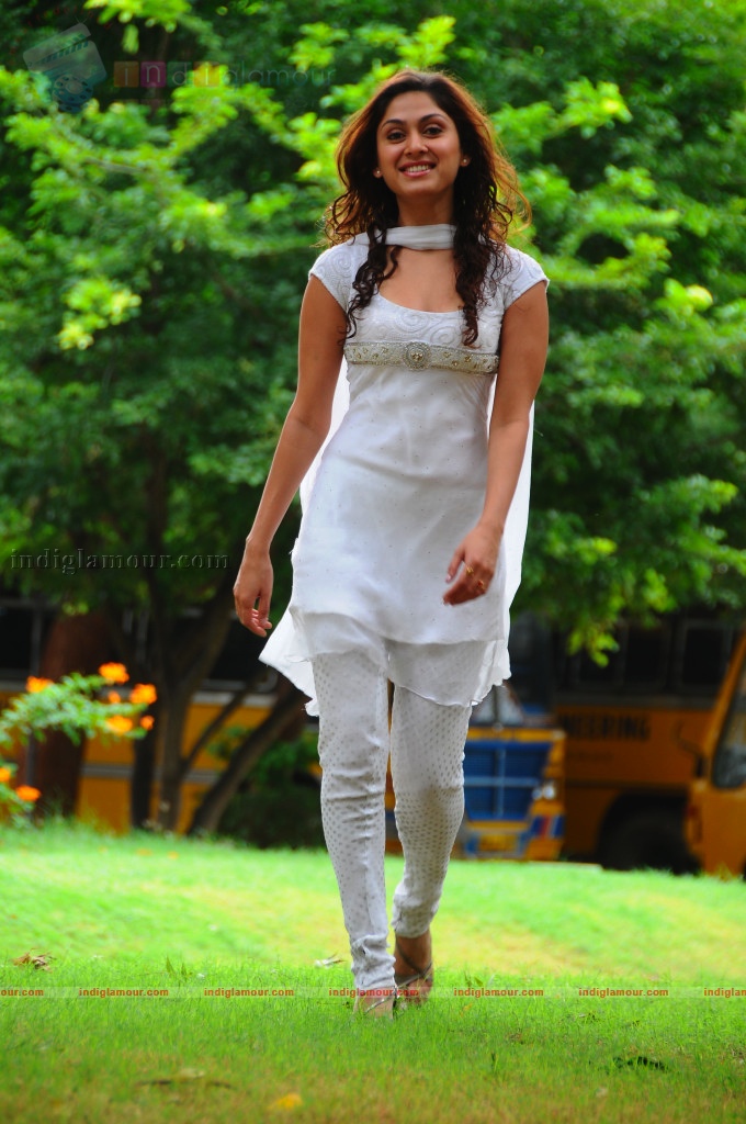 Manjari Fadnis Actress hd photo