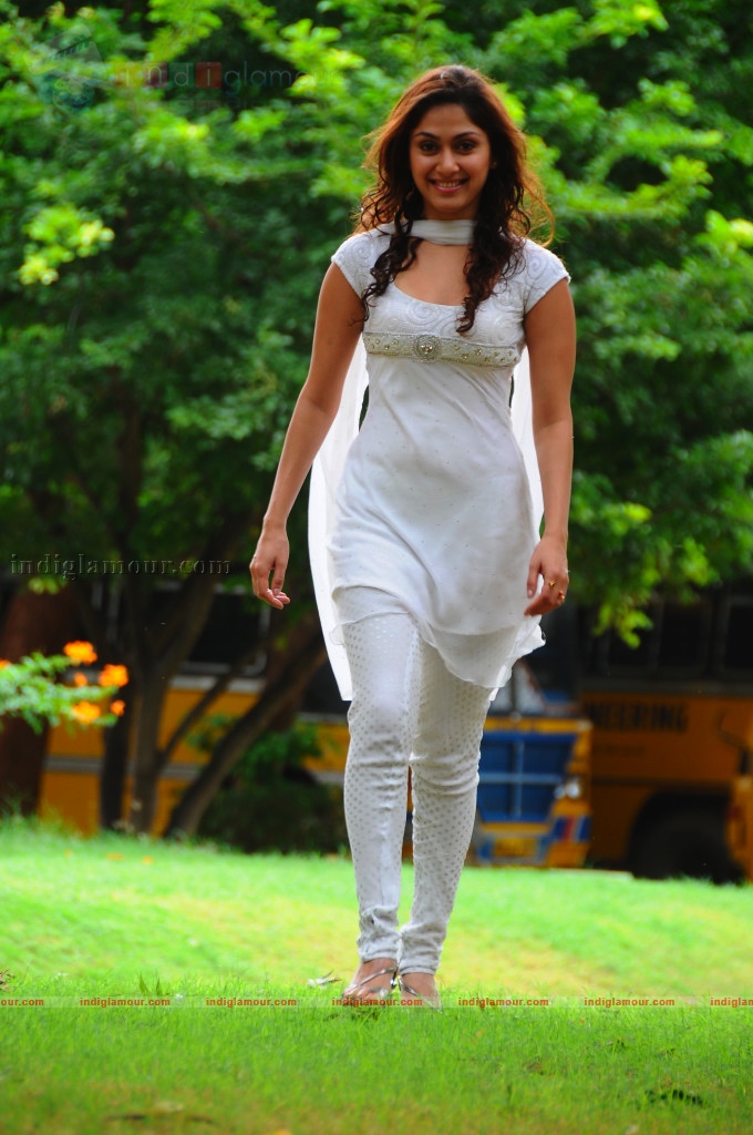 Manjari Fadnis Actress hd photo