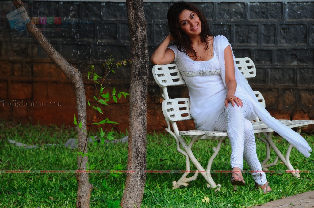 Manjari Fadnis Actress hd photo