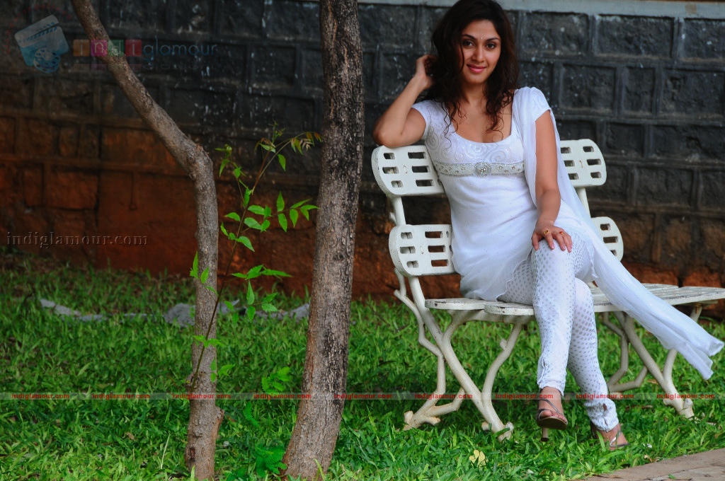 Manjari Fadnis Actress hd photo