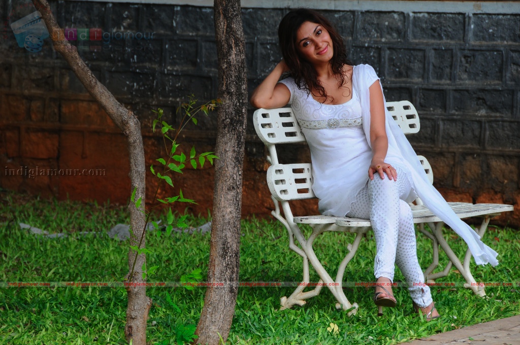 Manjari Fadnis Actress hd photo