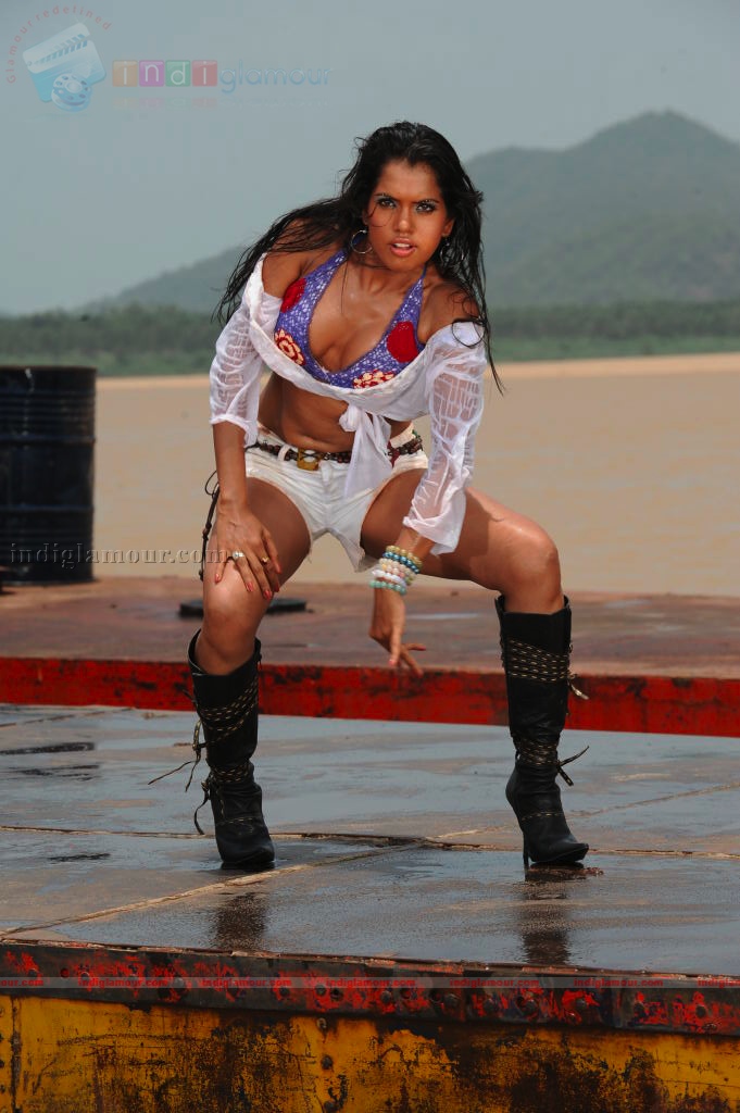 Puja Actress hd photo