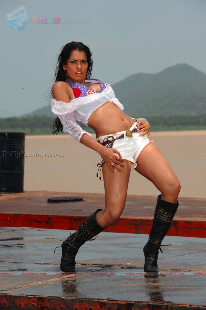Puja Actress hd photo