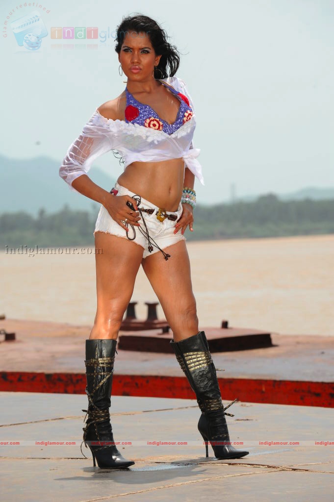 Puja Actress hd photo