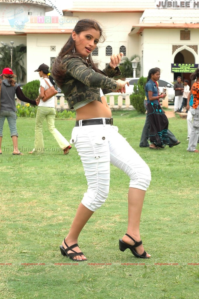 Navneet Kaur Actress hd photo