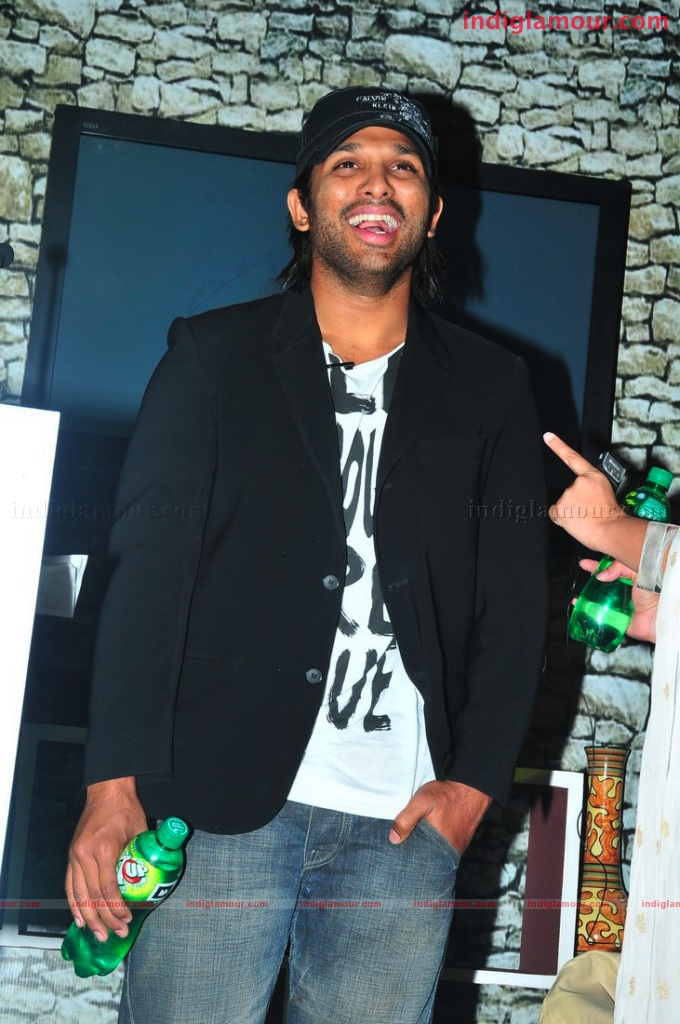 Allu Arjun Promoting 7up Event hd photo