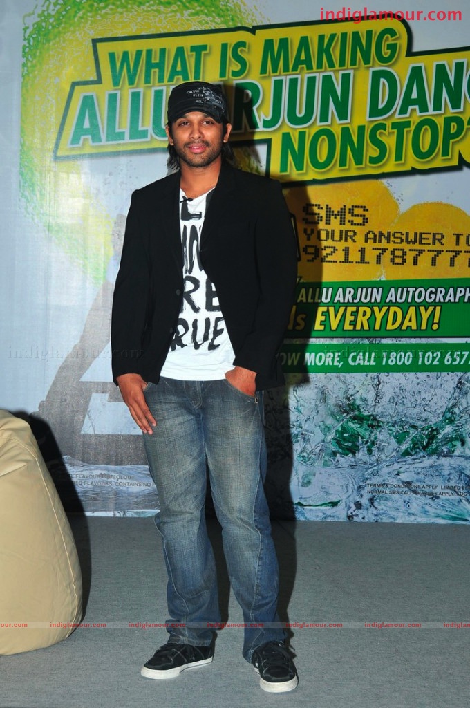 Allu Arjun Promoting 7up Event hd photo