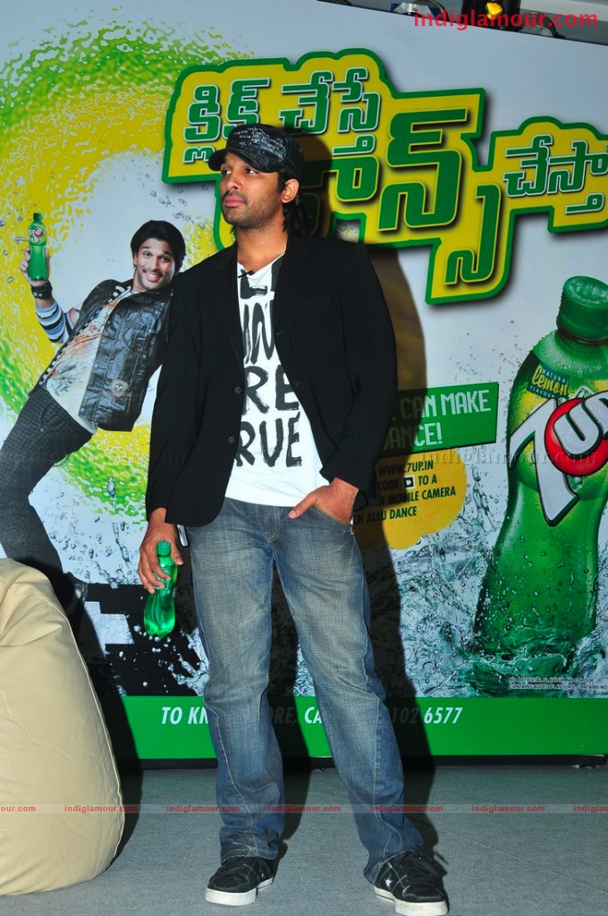 Allu Arjun Promoting 7up Event hd photo