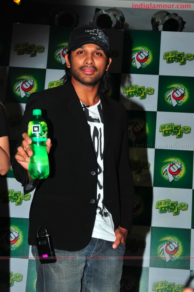 Allu Arjun Promoting 7up Event hd photo