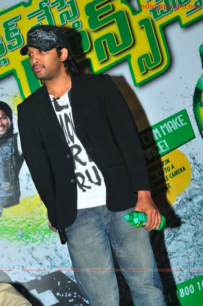 Allu Arjun Promoting 7up Event hd photo