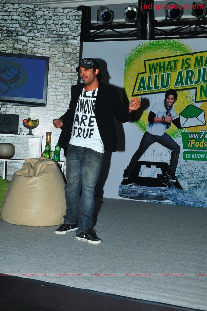 Allu Arjun Promoting 7up Event hd photo