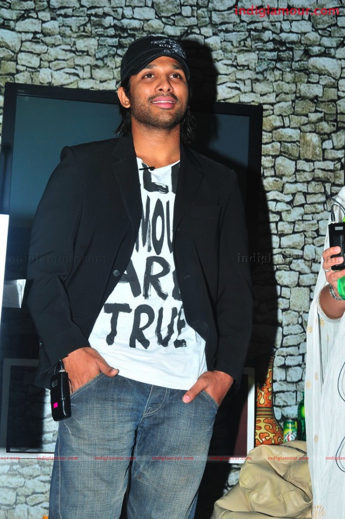 Allu Arjun Promoting 7up Event hd photo