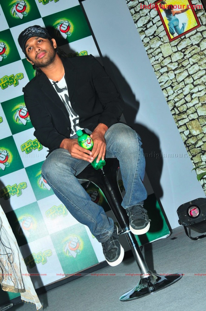 Allu Arjun Promoting 7up Event hd photo