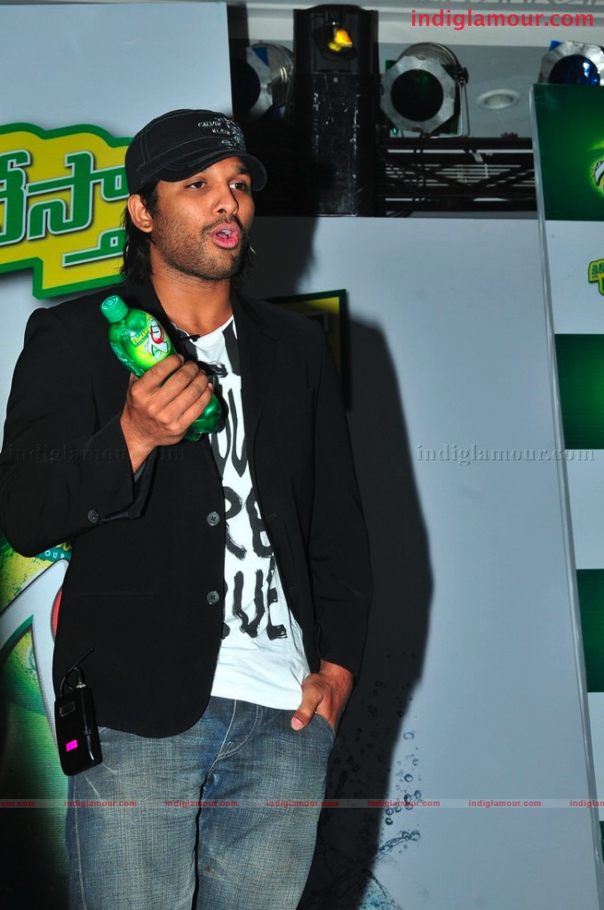Allu Arjun Promoting 7up Event hd photo