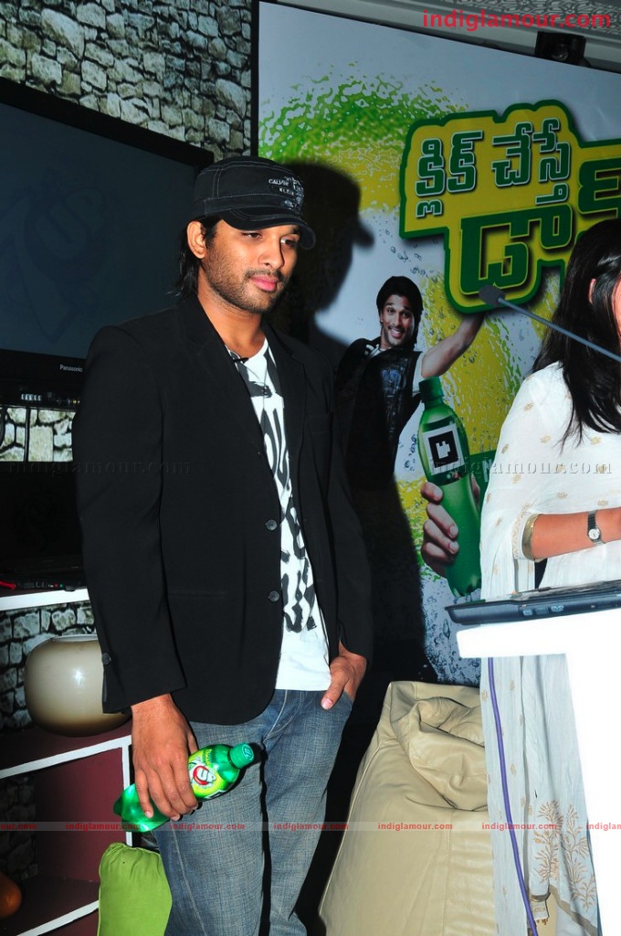 Allu Arjun Promoting 7up Event hd photo
