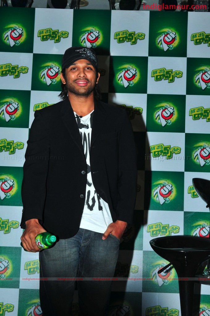 Allu Arjun Promoting 7up Event hd photo
