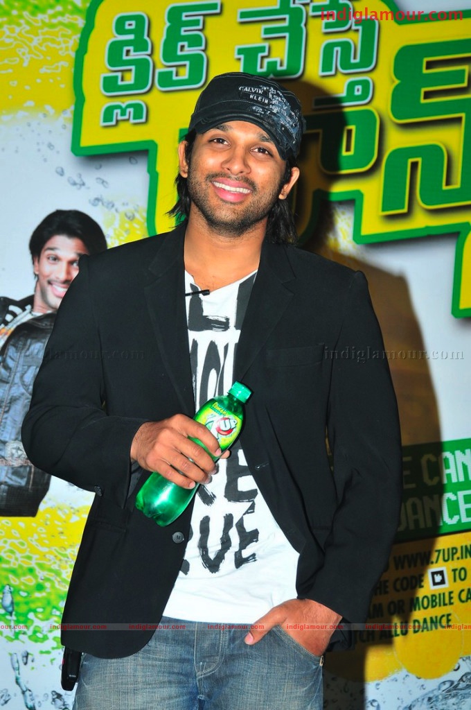 Allu Arjun Promoting 7up Event hd photo