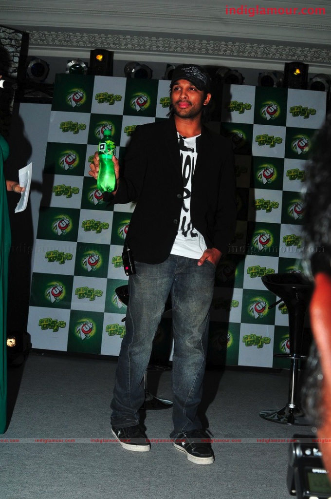 Allu Arjun Promoting 7up Event hd photo