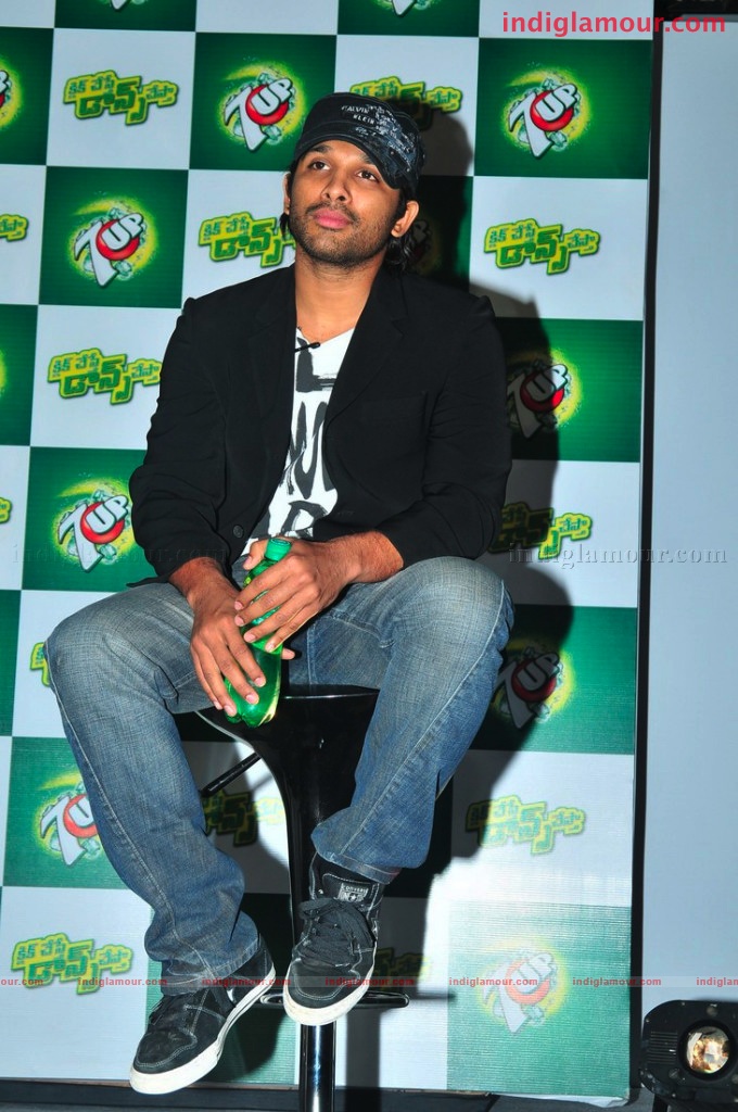 Allu Arjun Promoting 7up Event hd photo