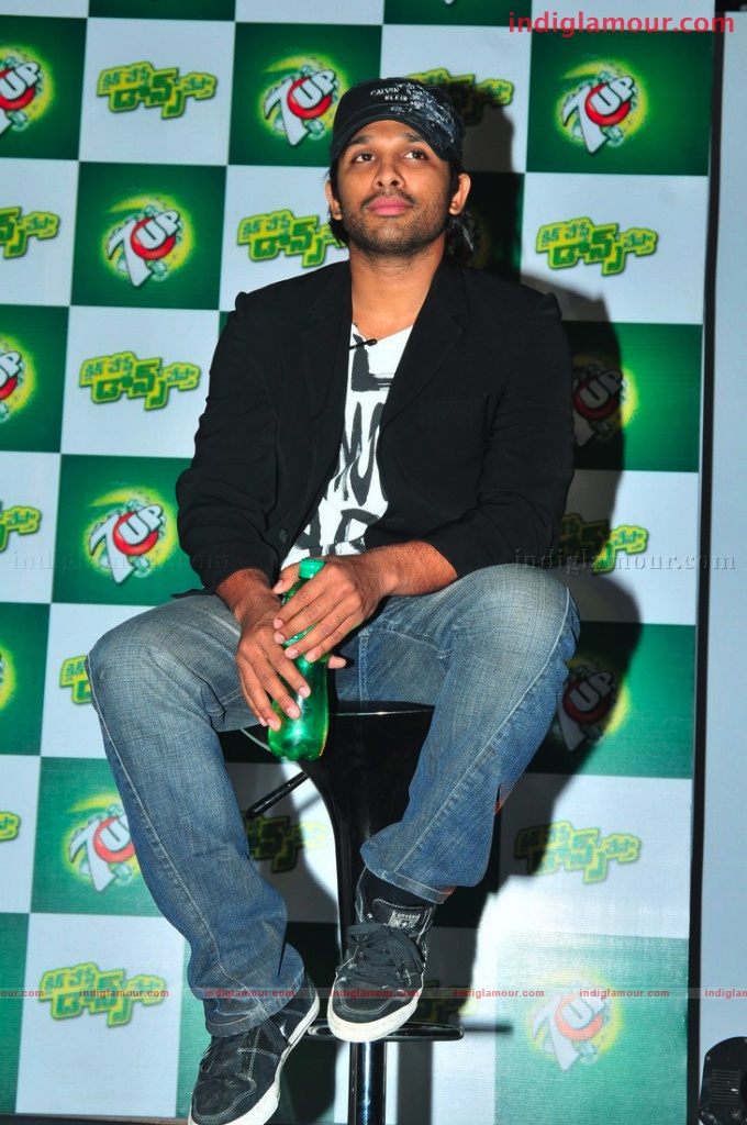 Allu Arjun Promoting 7up Event hd photo