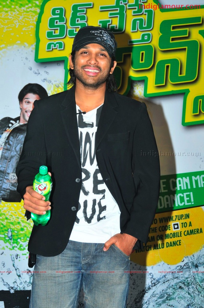 Allu Arjun Promoting 7up Event hd photo