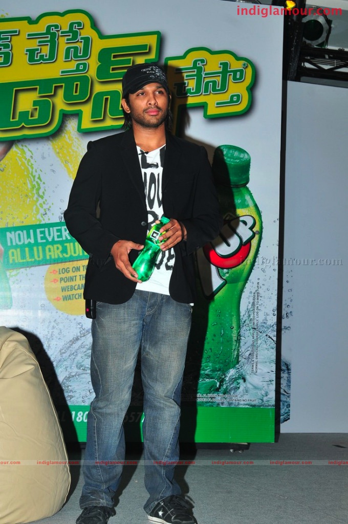 Allu Arjun Promoting 7up Event hd photo