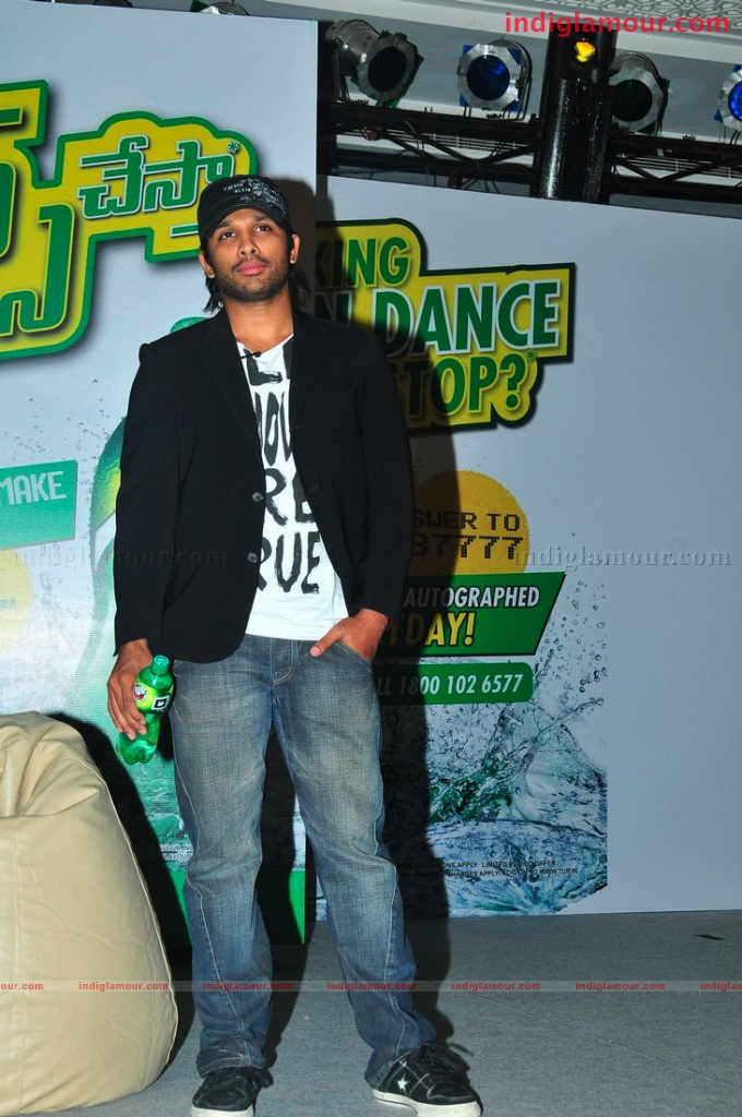Allu Arjun Promoting 7up Event hd photo