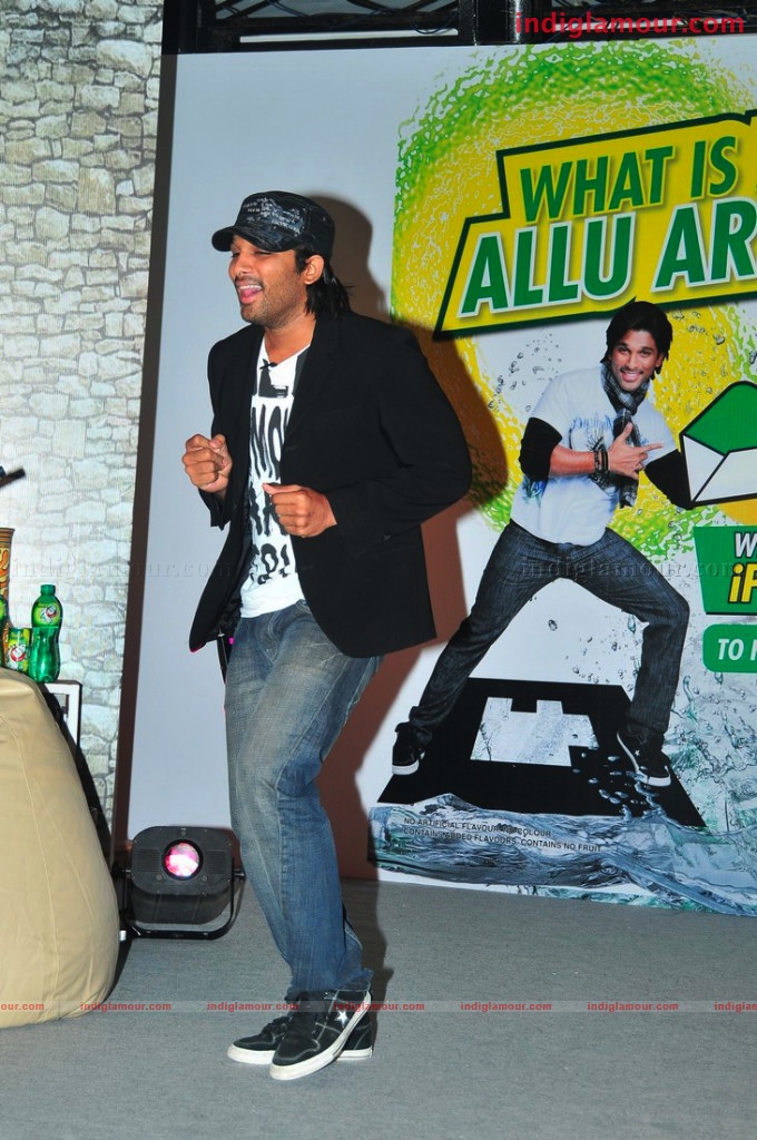 Allu Arjun Promoting 7up Event hd photo