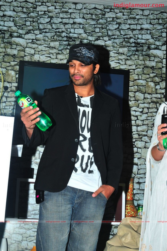Allu Arjun Promoting 7up Event hd photo