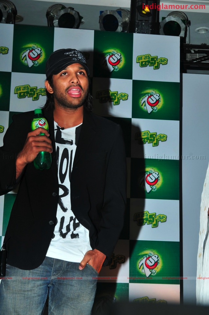 Allu Arjun Promoting 7up Event hd photo