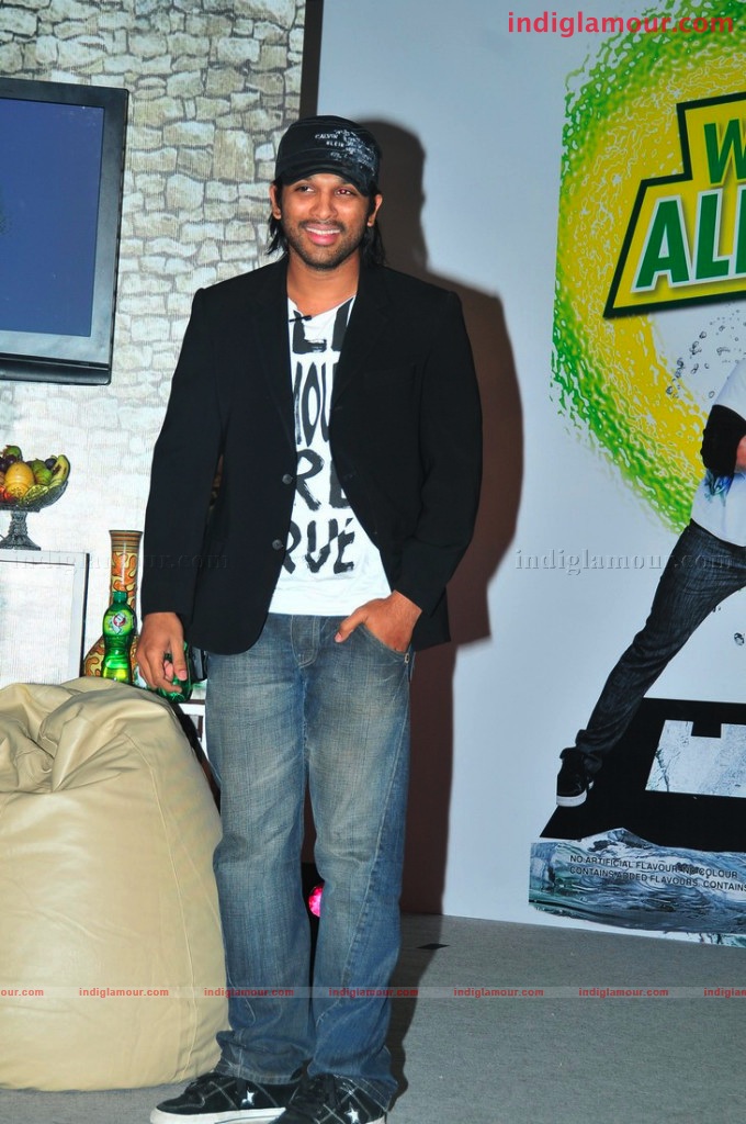 Allu Arjun Promoting 7up Event hd photo