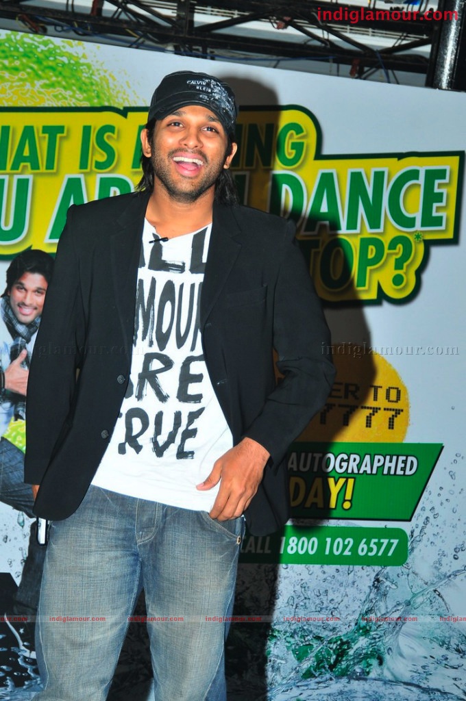 Allu Arjun Promoting 7up Event hd photo