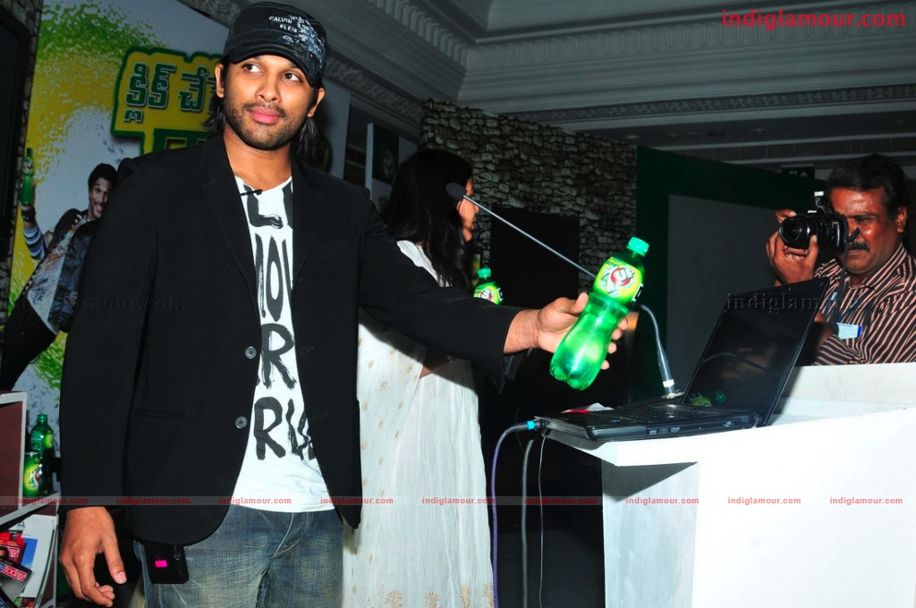 Allu Arjun Promoting 7up Event hd photo