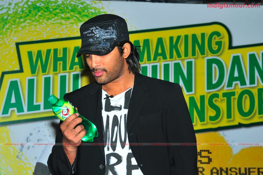 Allu Arjun Promoting 7up Event hd photo