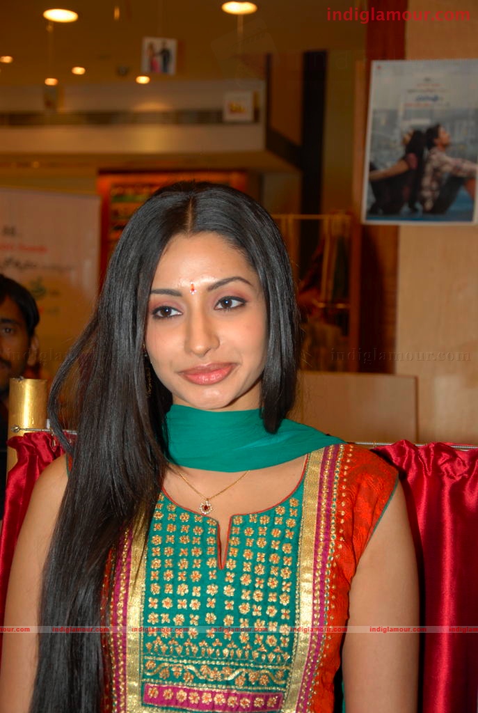 Varun and Anita at a Hyd Mall Event hd photo