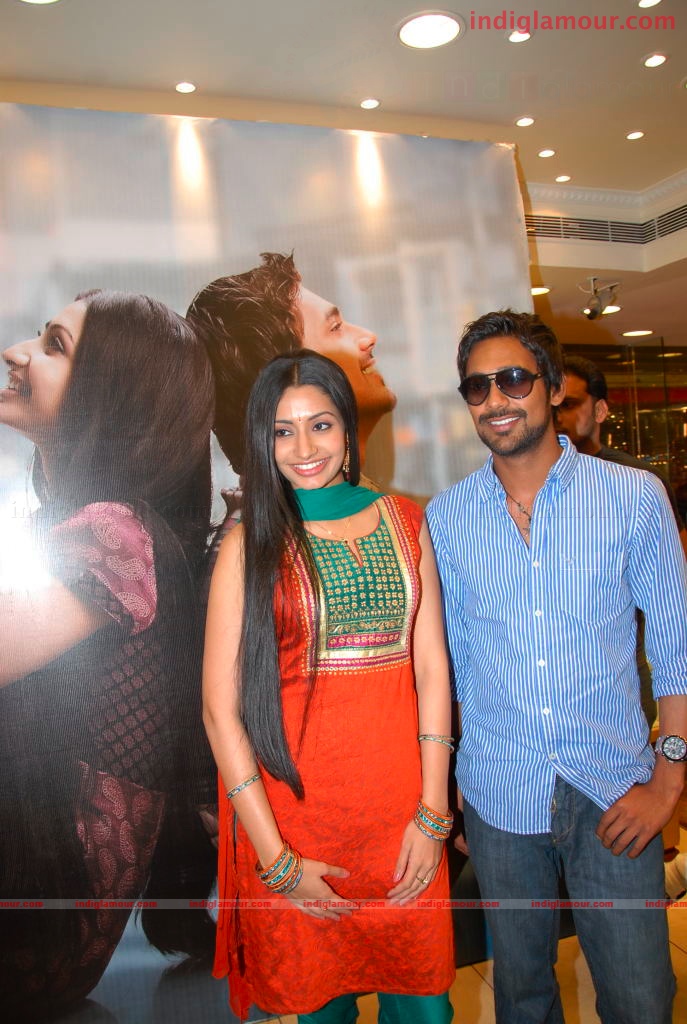 Varun and Anita at a Hyd Mall Event hd photo
