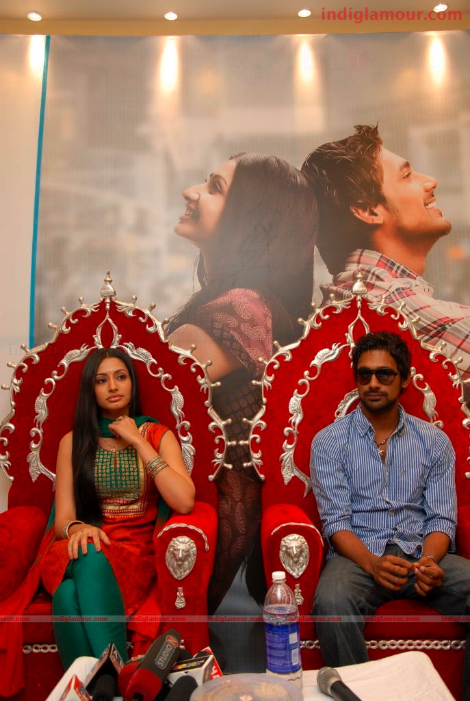 Varun and Anita at a Hyd Mall Event hd photo