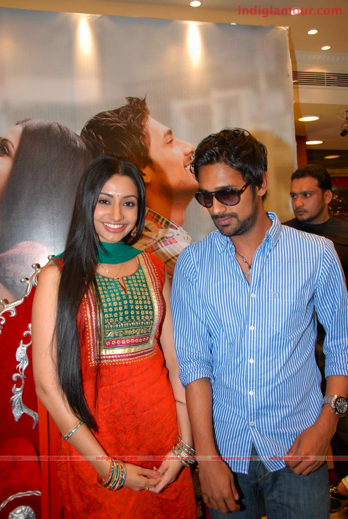 Varun and Anita at a Hyd Mall Event hd photo